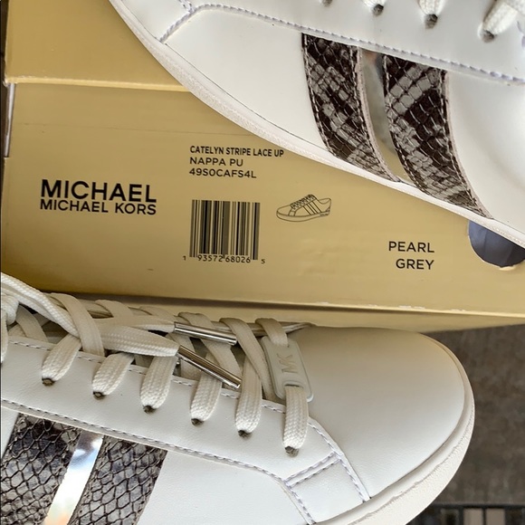 MICHAEL KORS CATELYN STRIPE LACE UP NAPPA PU PEARL - Picture 12 of 16